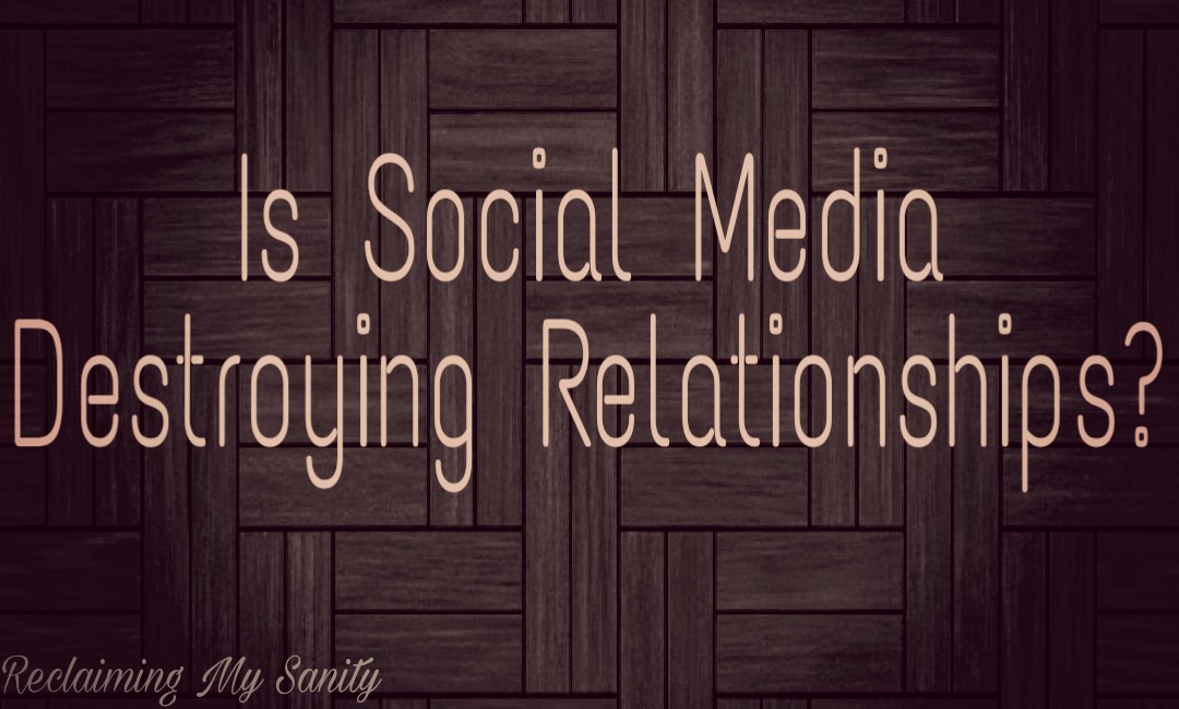 Destroys relationships media social Signs Social